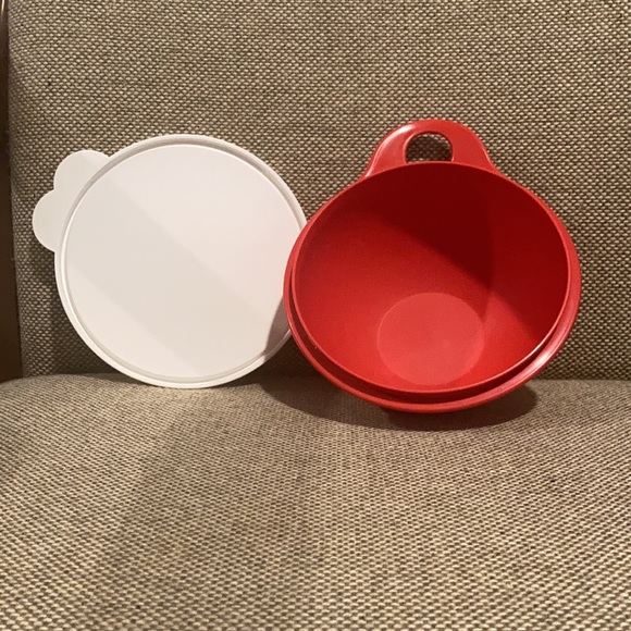 Tupperware 2 bowls EUC - Picture 5 of 10